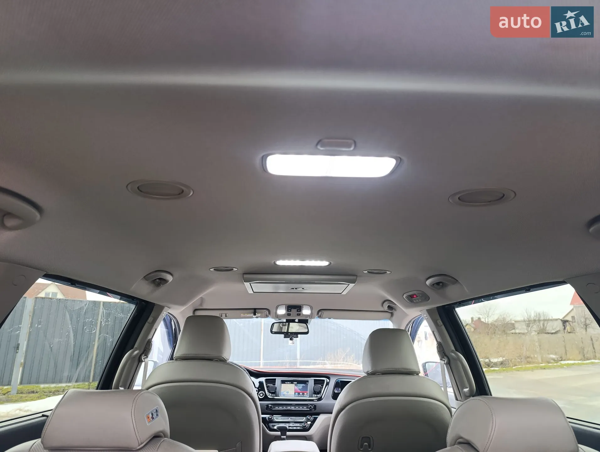 2017 Kia Carnival - мініатюра 28