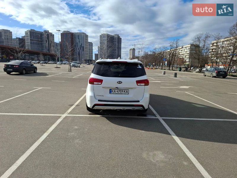 Минивэн Kia Carnival 2016 в Киеве