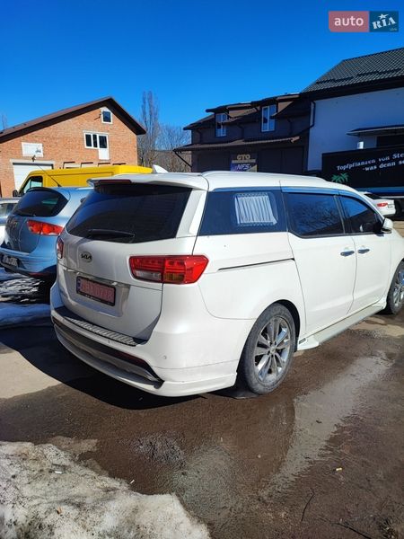 Минивэн Kia Carnival 2014 в Калиновке