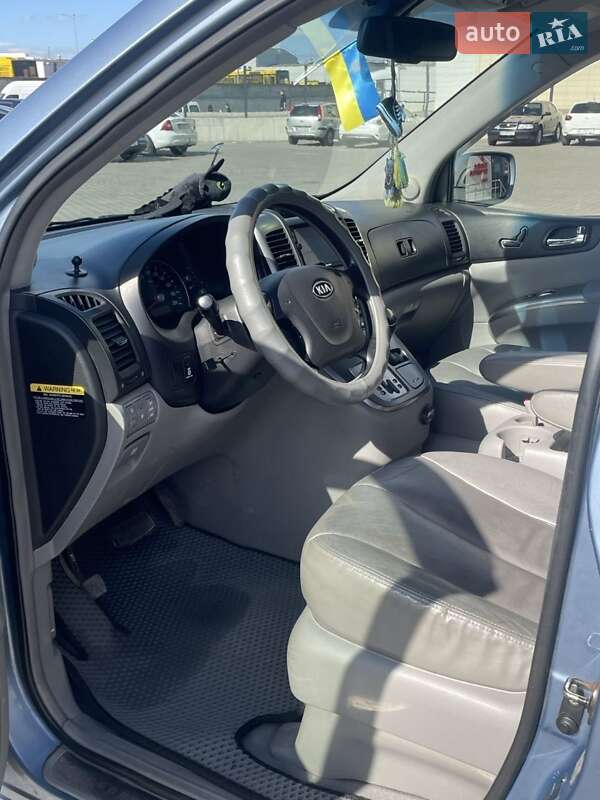 Мінівен Kia Carnival 2006 в Києві