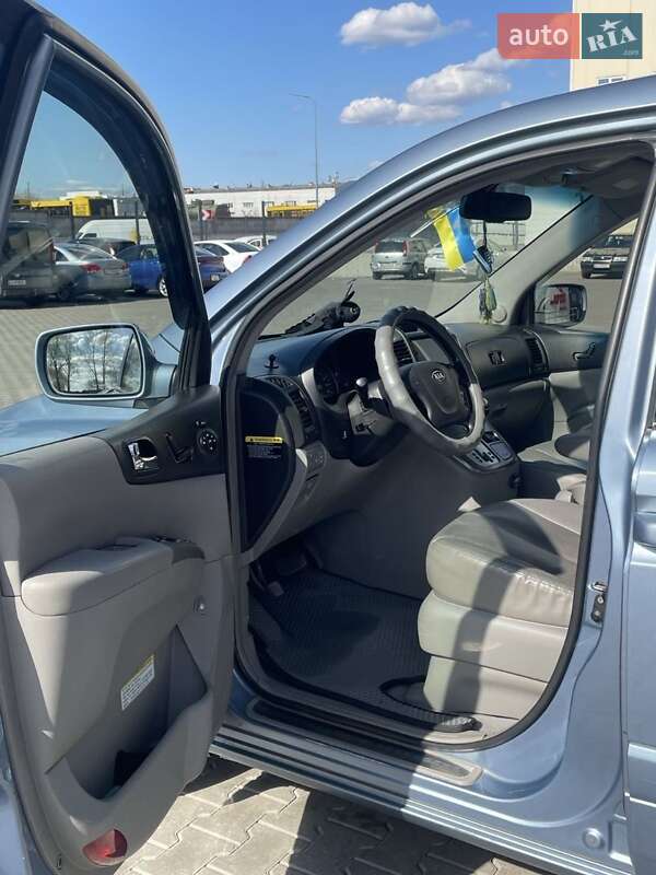 Мінівен Kia Carnival 2006 в Києві