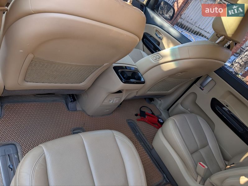 Минивэн Kia Carnival 2018 в Тернополе