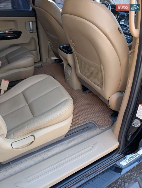Минивэн Kia Carnival 2018 в Тернополе