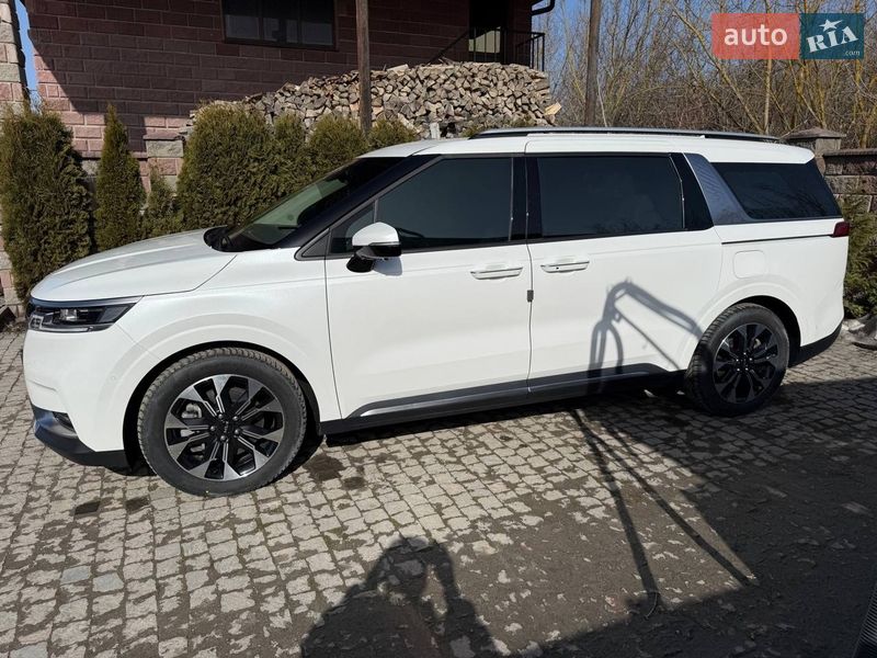 Минивэн Kia Carnival 2023 в Тернополе