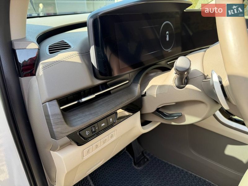 Минивэн Kia Carnival 2023 в Тернополе