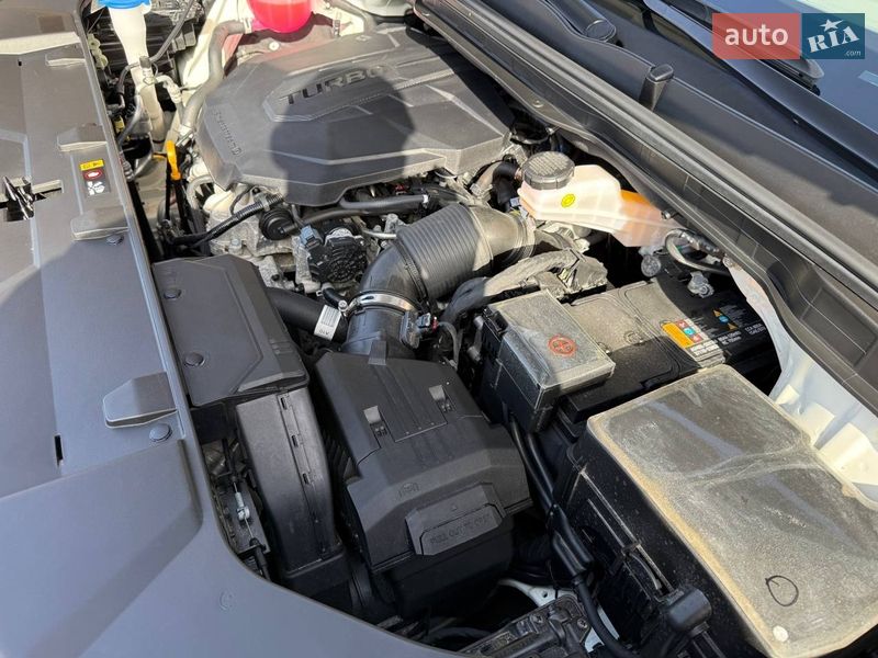 Минивэн Kia Carnival 2023 в Тернополе