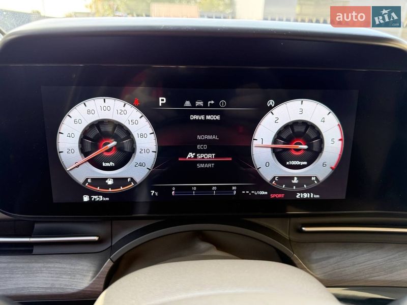 Минивэн Kia Carnival 2023 в Тернополе