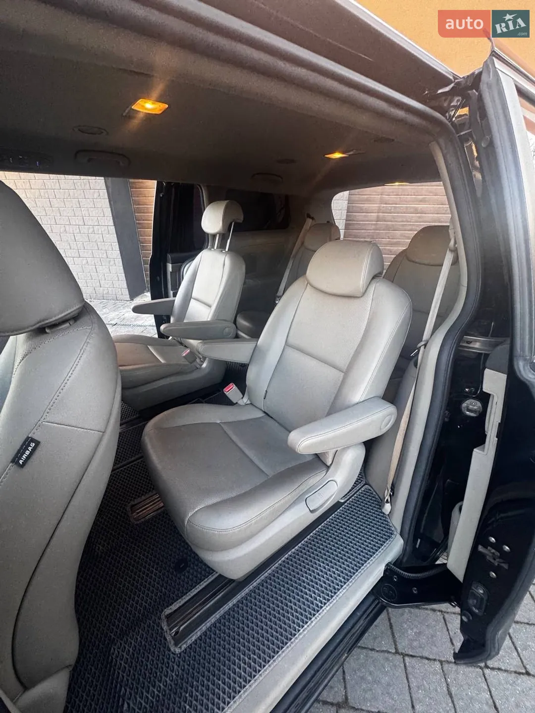 2015 Kia Carnival - мініатюра 11