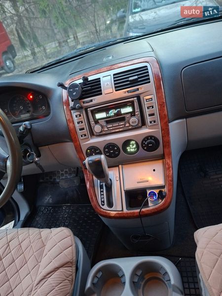 Мінівен Kia Carnival 2004 в Львові