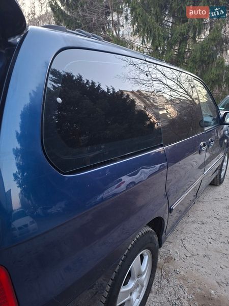 Мінівен Kia Carnival 2004 в Львові