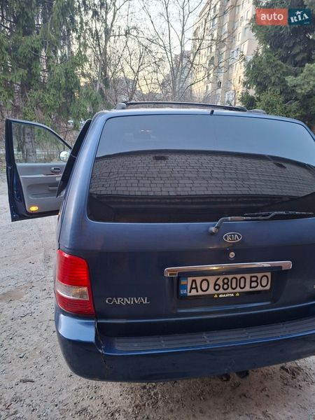 Мінівен Kia Carnival 2004 в Львові