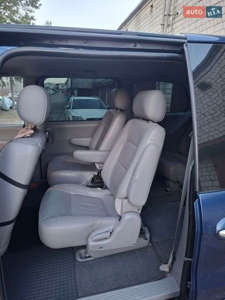 Мінівен Kia Carnival 2004 в Львові