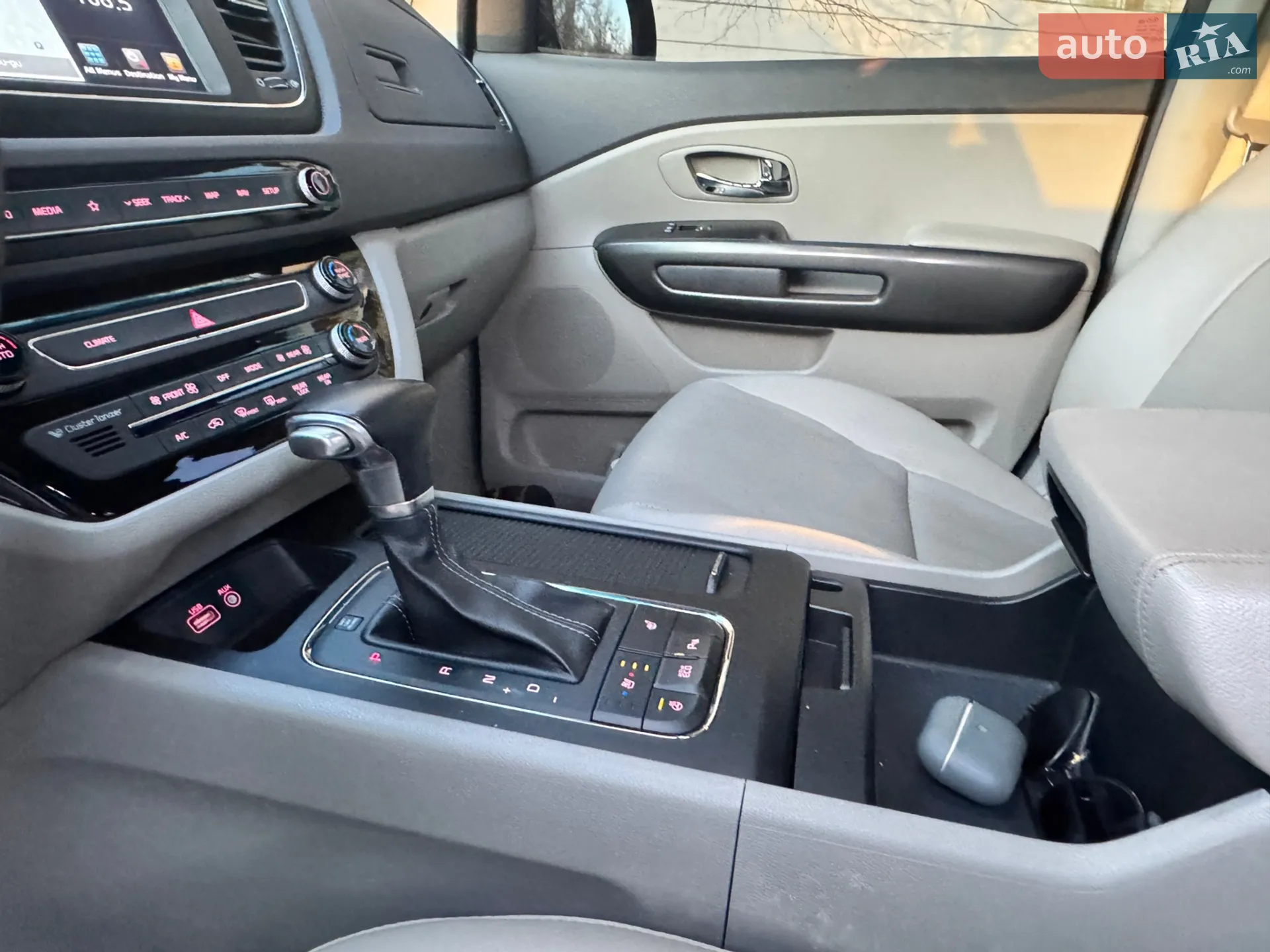 2018 Kia Carnival - мініатюра 19