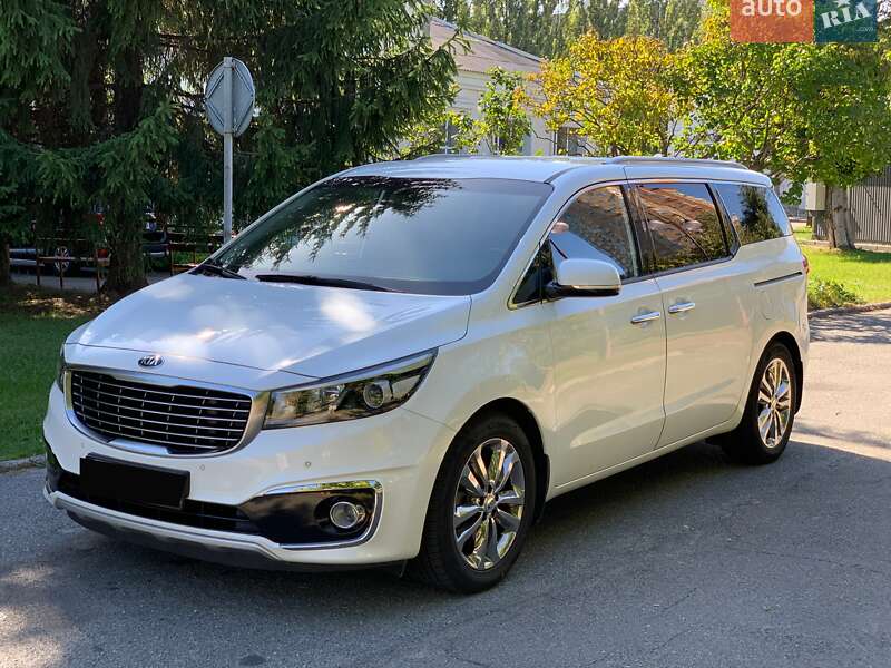 Минивэн Kia Carnival 2016 в Киеве