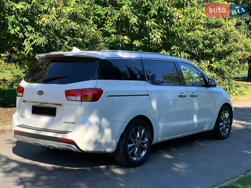 Минивэн Kia Carnival 2016 в Киеве