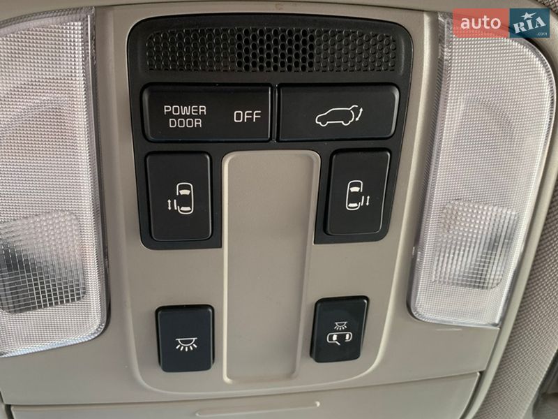 Минивэн Kia Carnival 2016 в Киеве