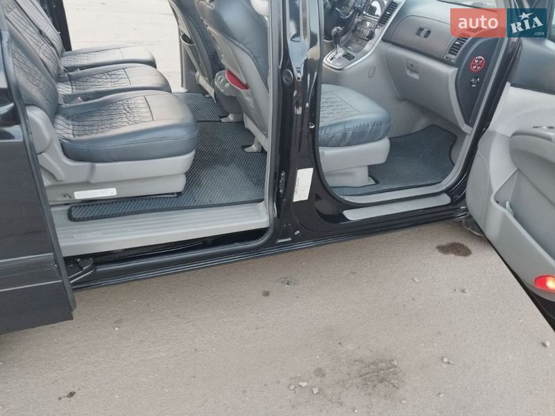 Минивэн Kia Carnival 2007 в Шостке