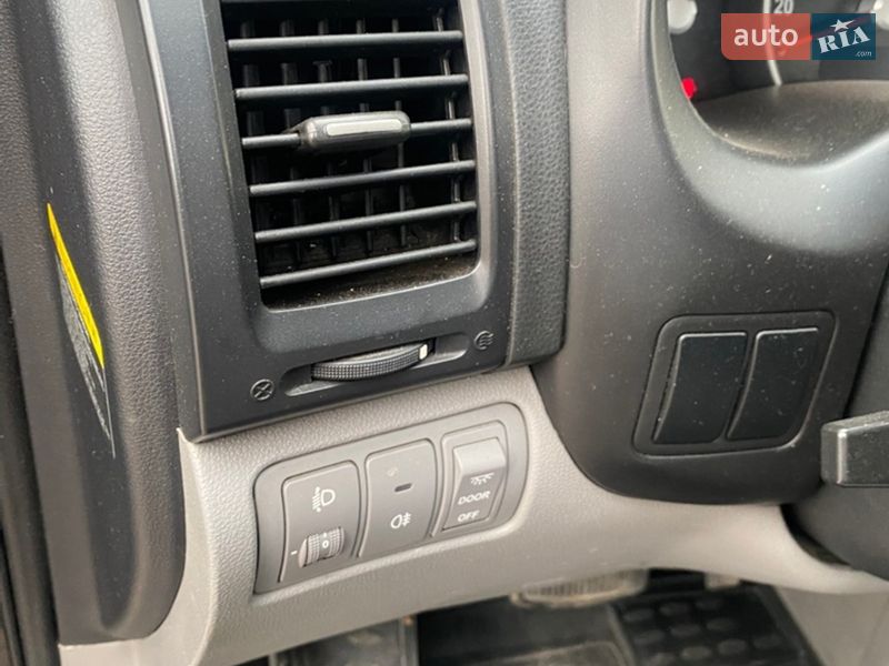 Мінівен Kia Carnival 2012 в Коростені