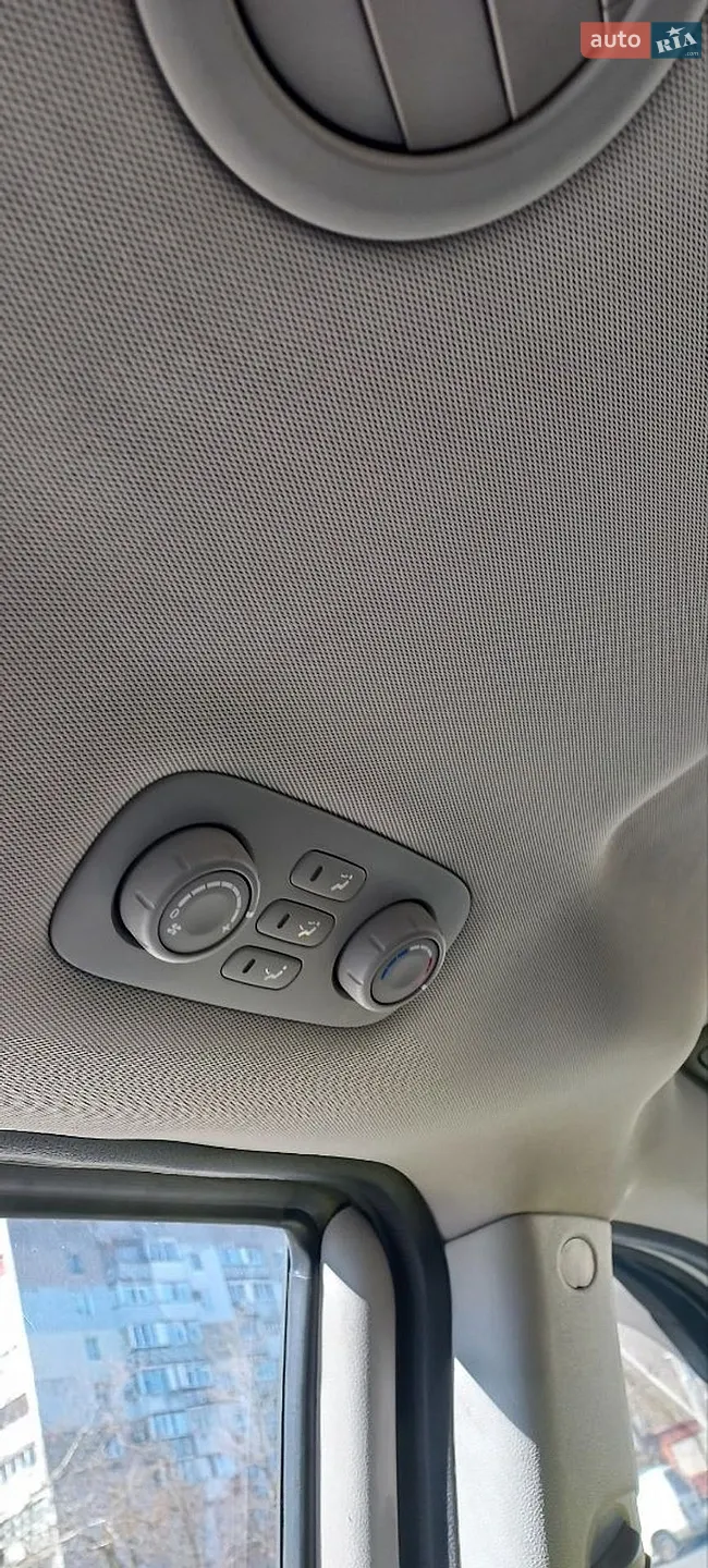 2011 Kia Carnival - мініатюра 8