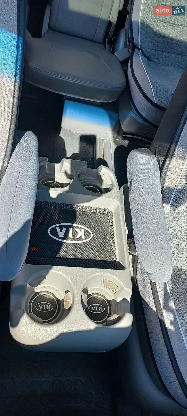 2011 Kia Carnival - мініатюра 13