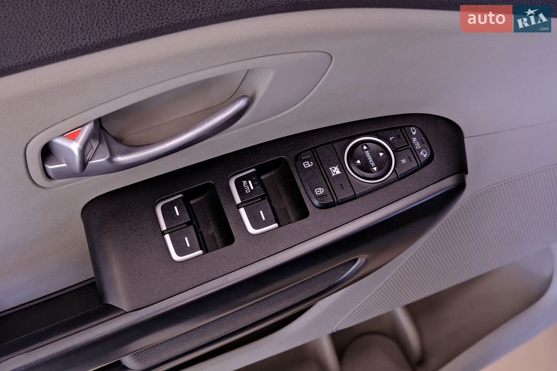 2014 Kia Carnival - мініатюра 17