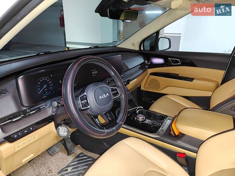 Минивэн Kia Carnival 2022 в Измаиле