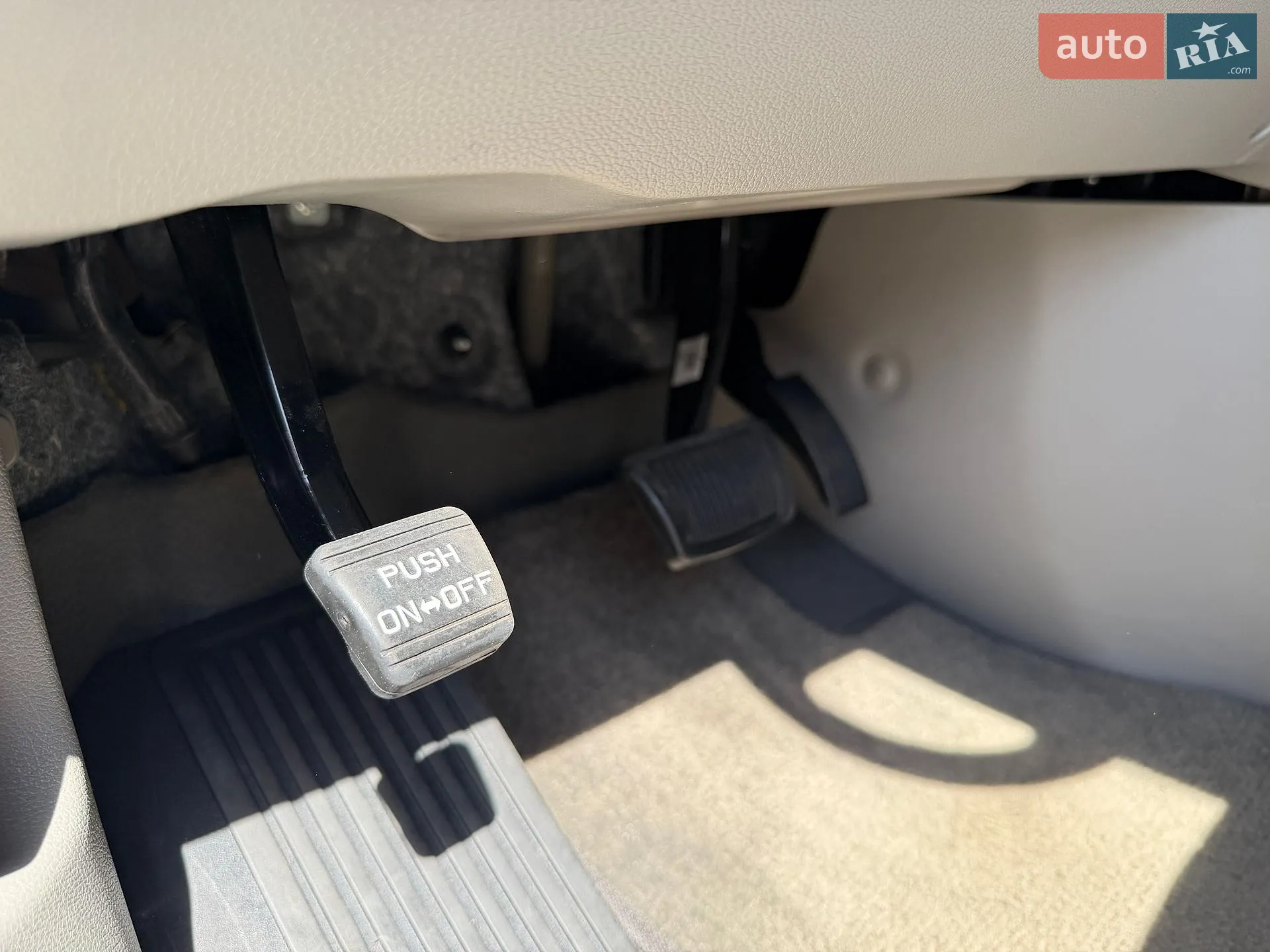 2016 Kia Carnival - мініатюра 18
