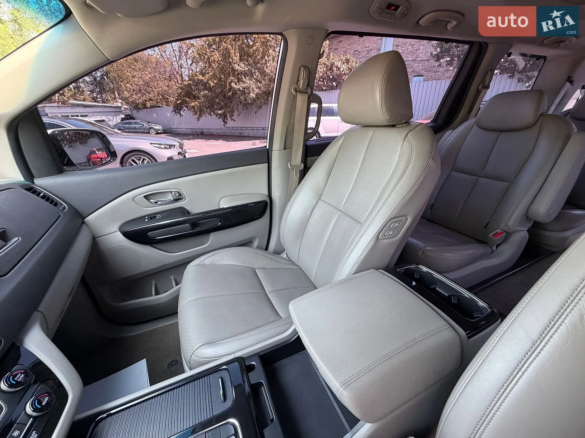 2016 Kia Carnival - мініатюра 27