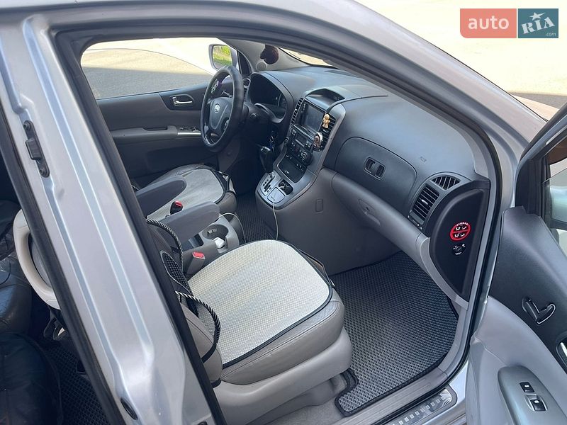 Минивэн Kia Carnival 2006 в Харькове