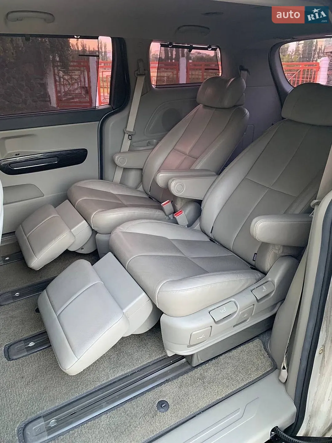 2016 Kia Carnival - мініатюра 16