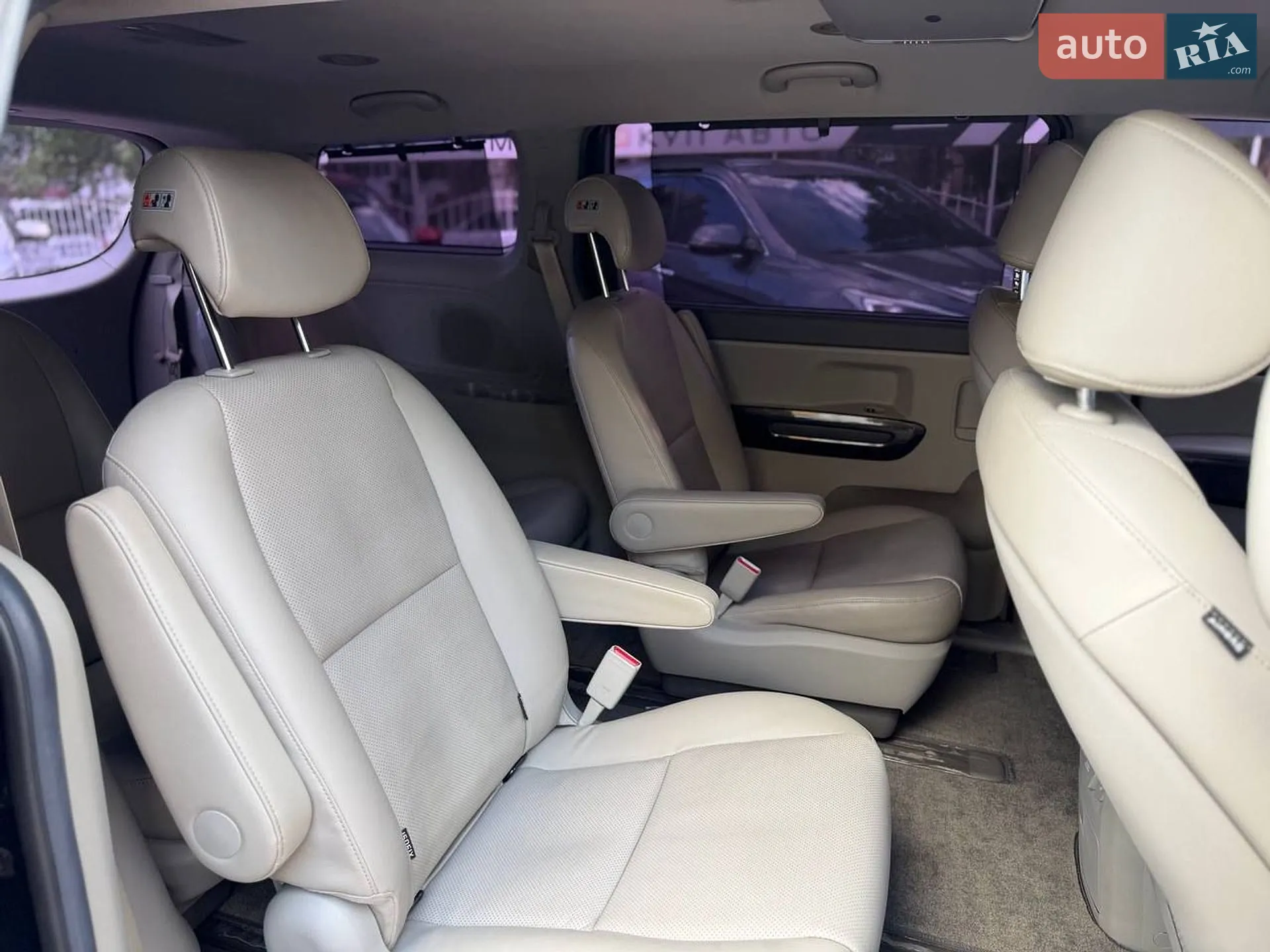 2016 Kia Carnival - мініатюра 10