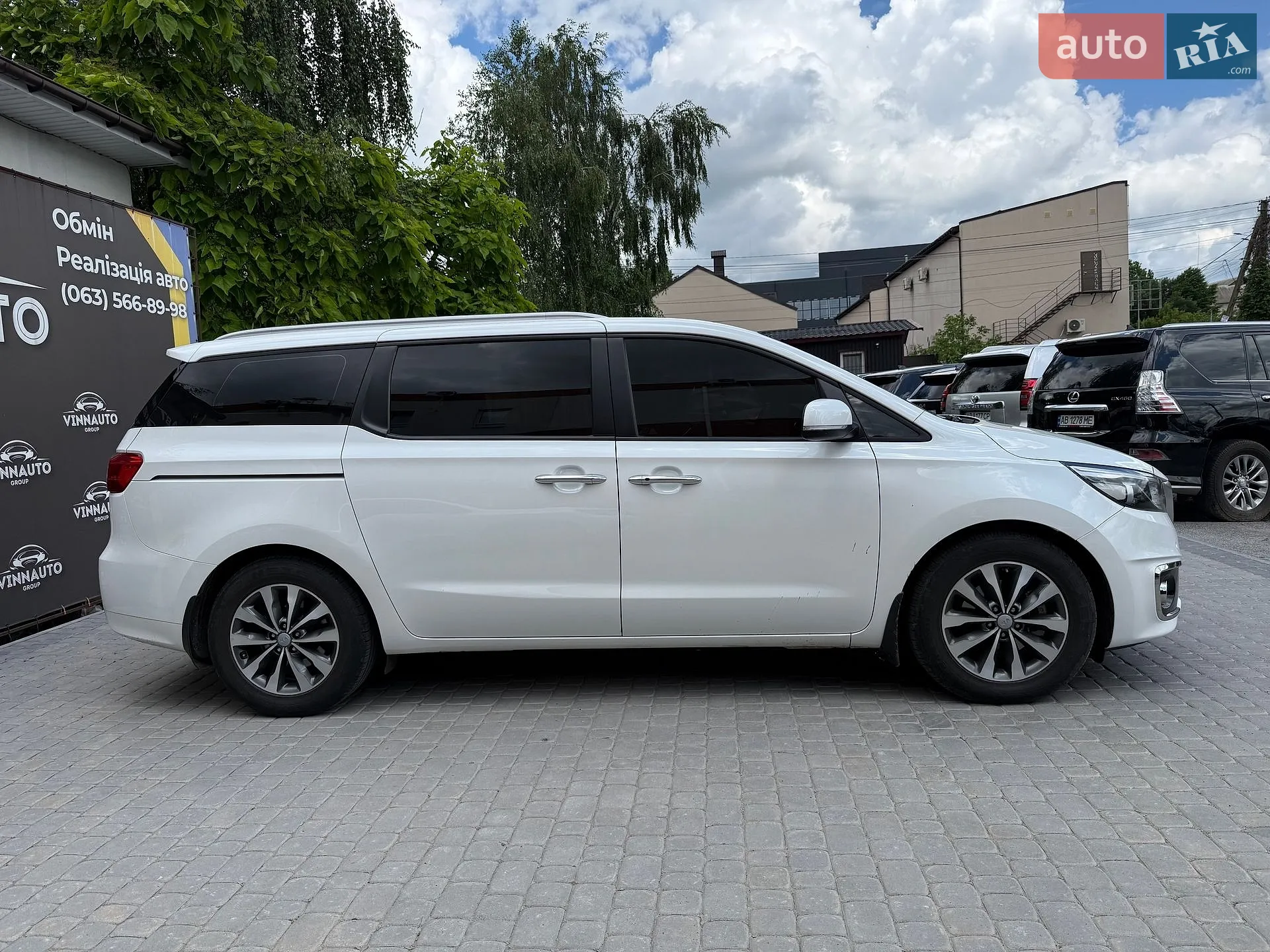 2017 Kia Carnival - мініатюра 10