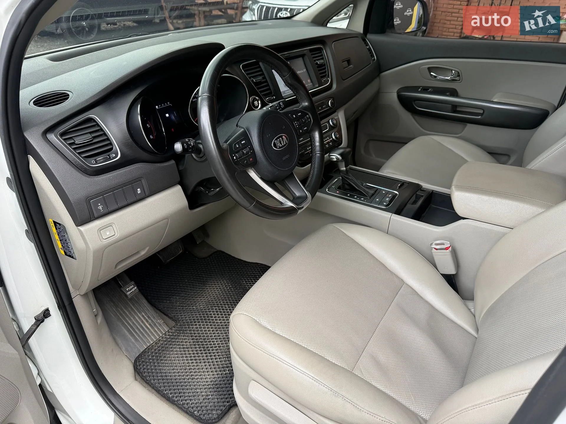 2017 Kia Carnival - мініатюра 60