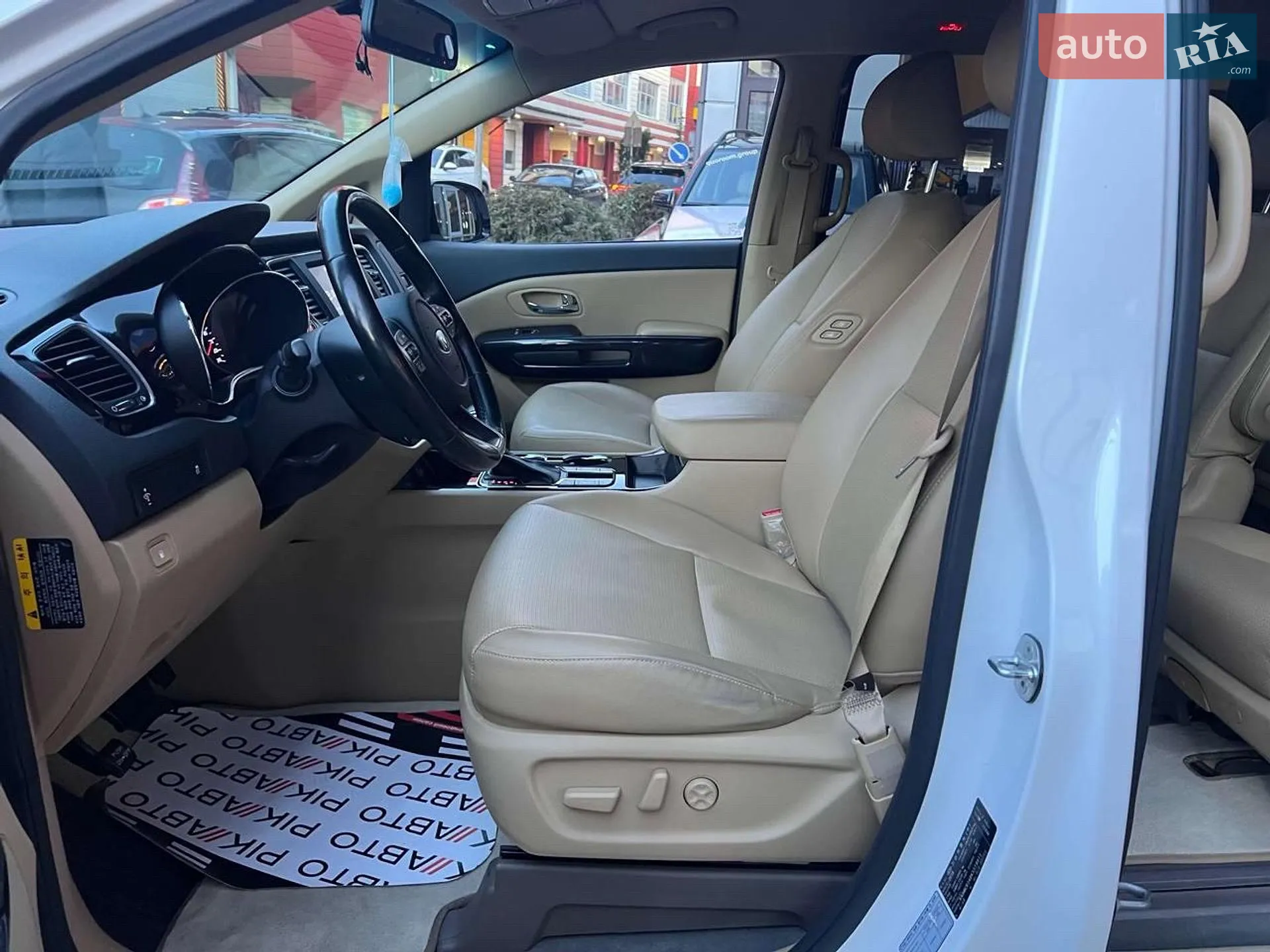 2018 Kia Carnival - мініатюра 11