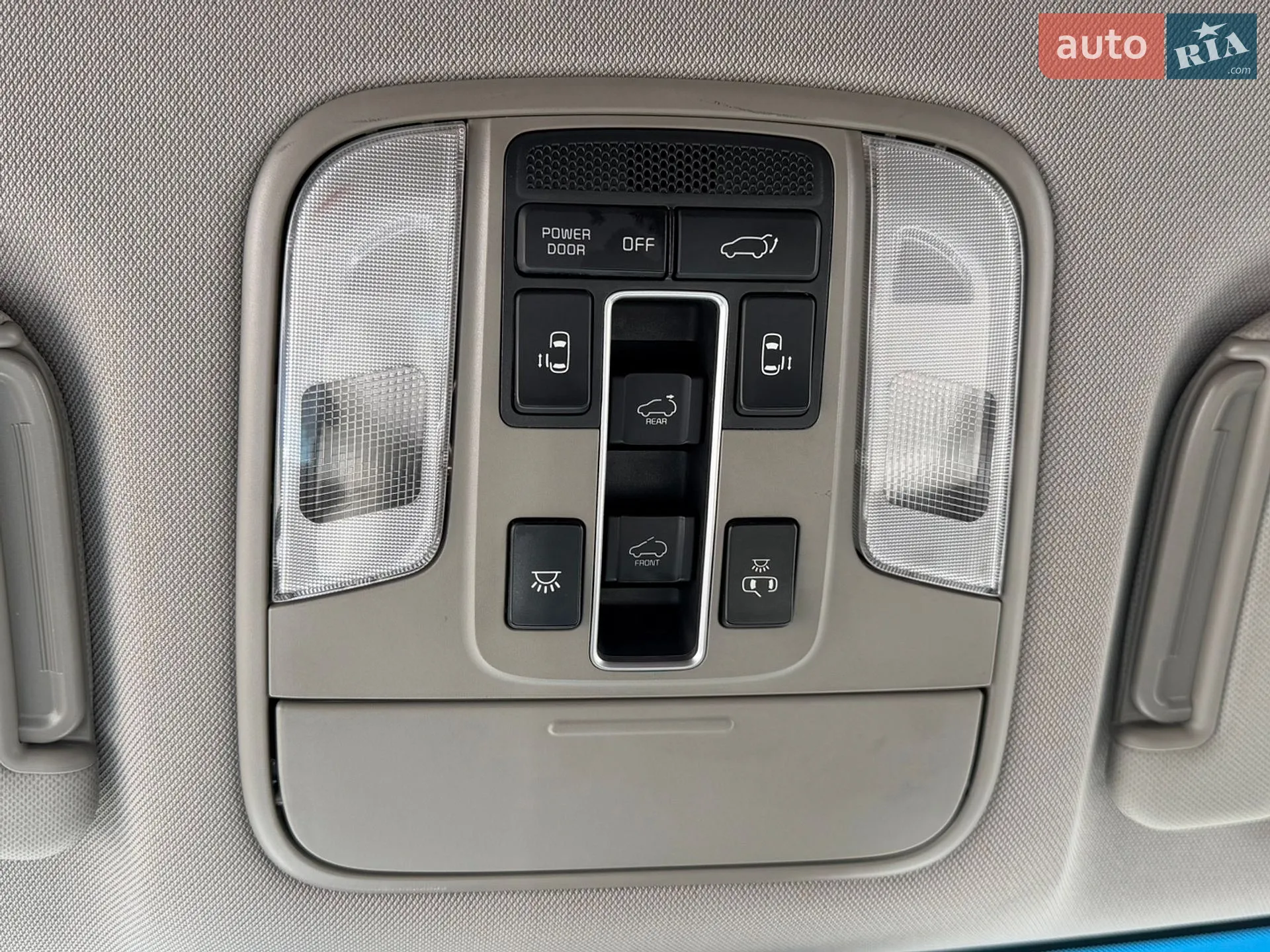 2017 Kia Carnival - мініатюра 33