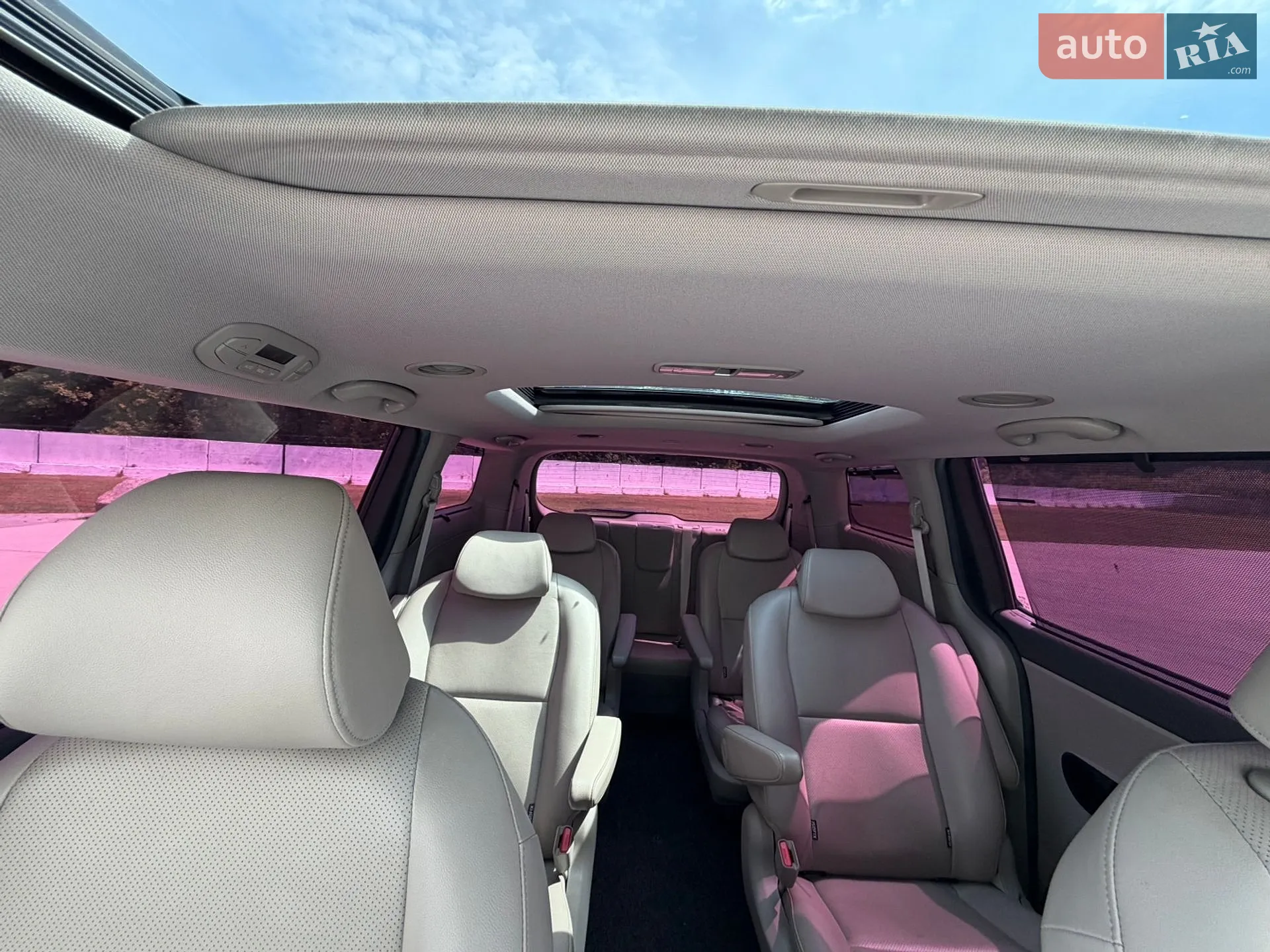 2017 Kia Carnival - мініатюра 42
