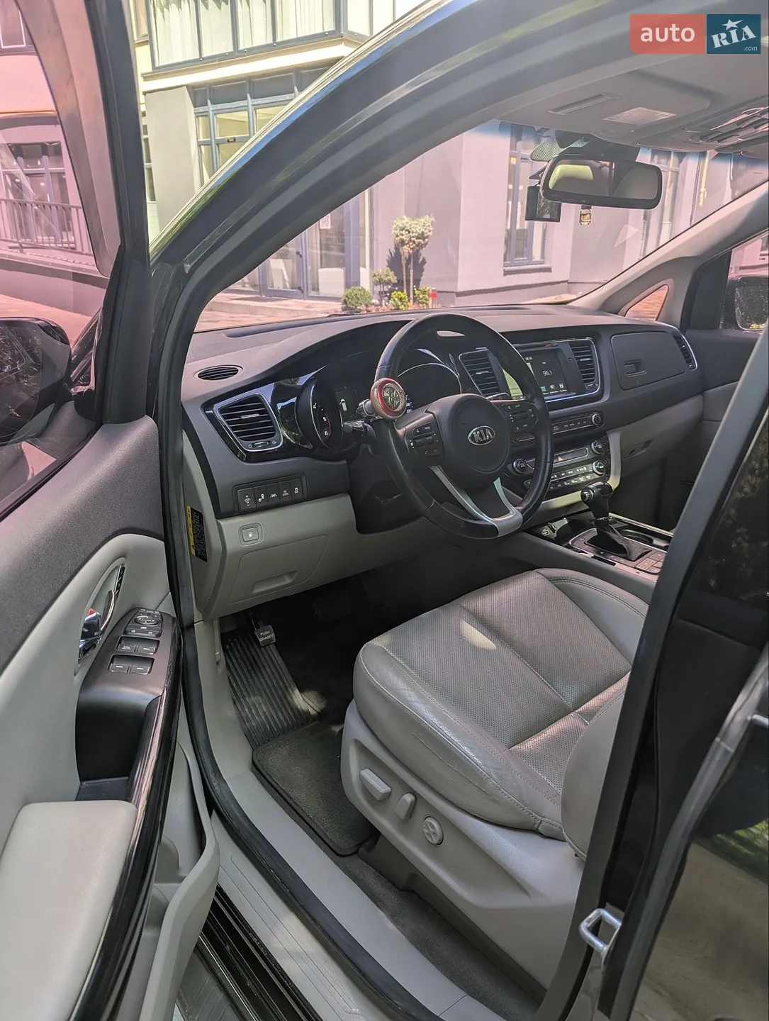2015 Kia Carnival - мініатюра 13