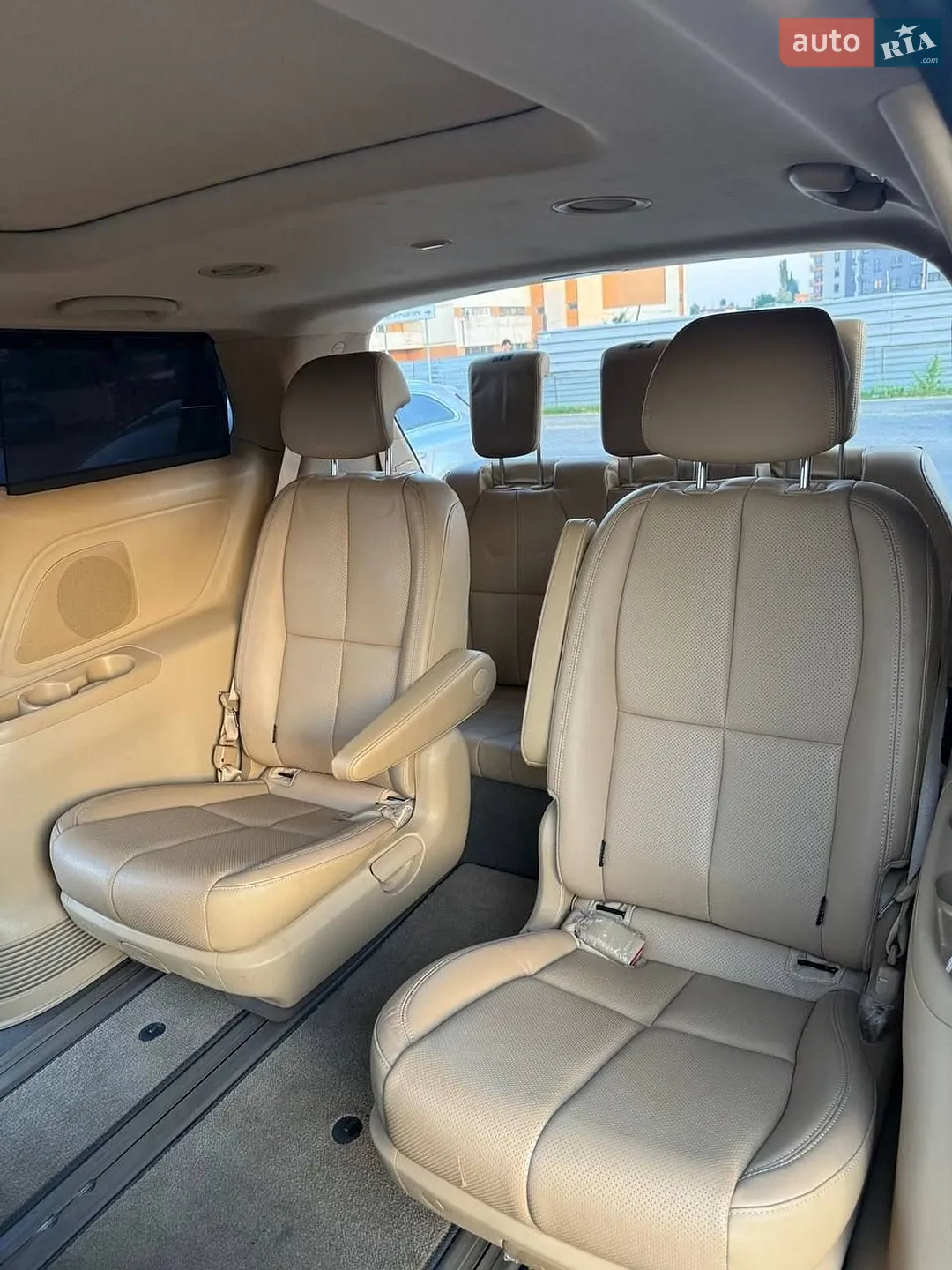 2016 Kia Carnival - мініатюра 18