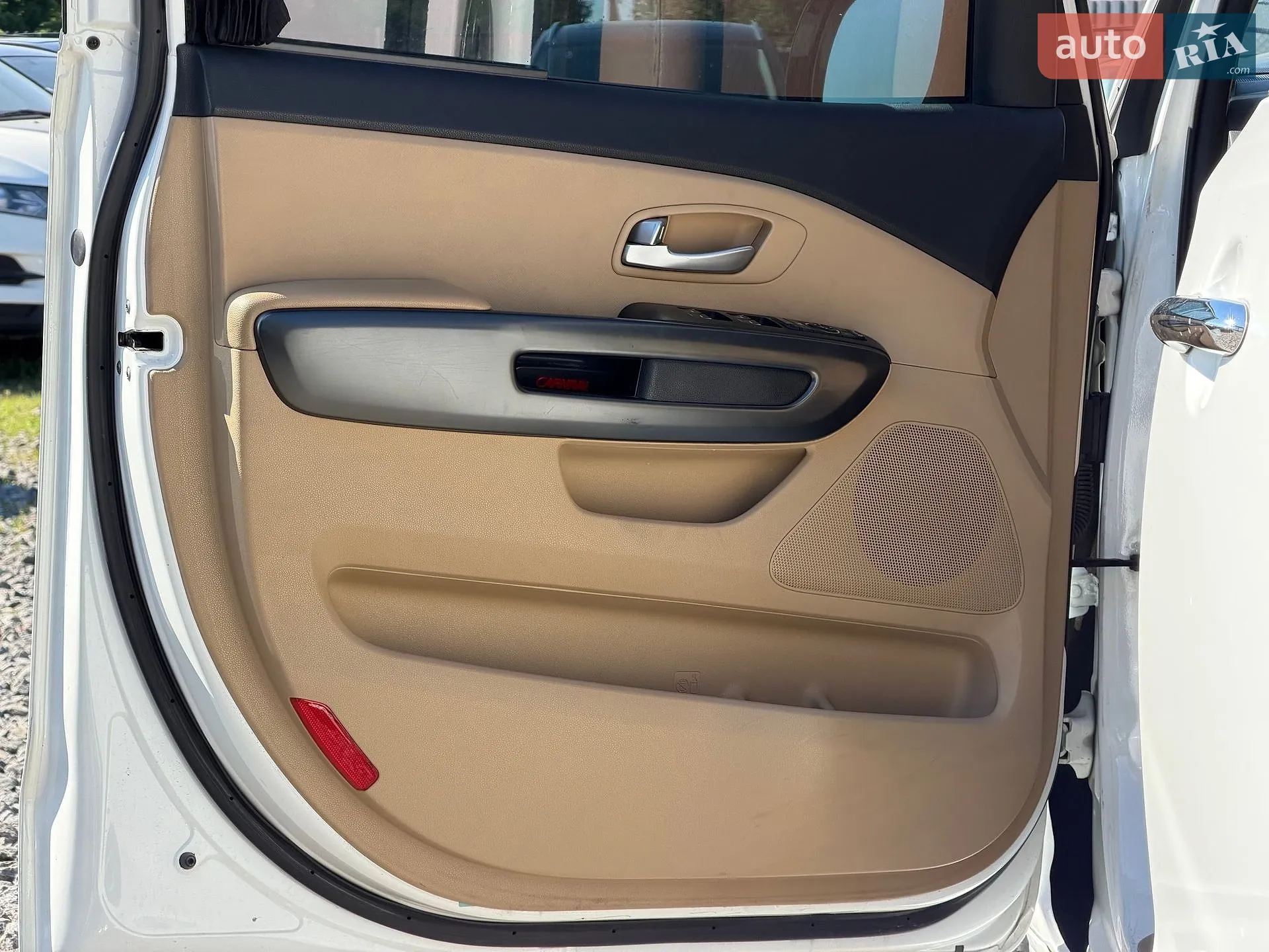 2014 Kia Carnival - мініатюра 24