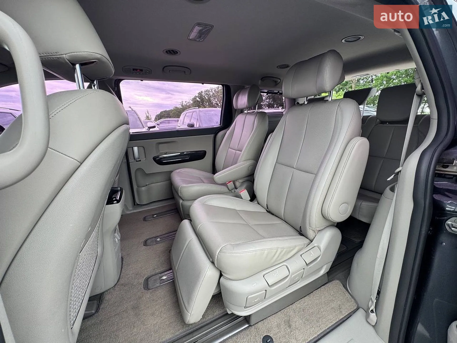2016 Kia Carnival - мініатюра 16