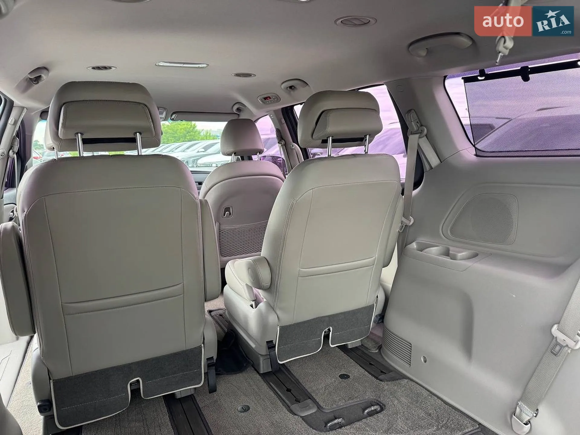 2016 Kia Carnival - мініатюра 21