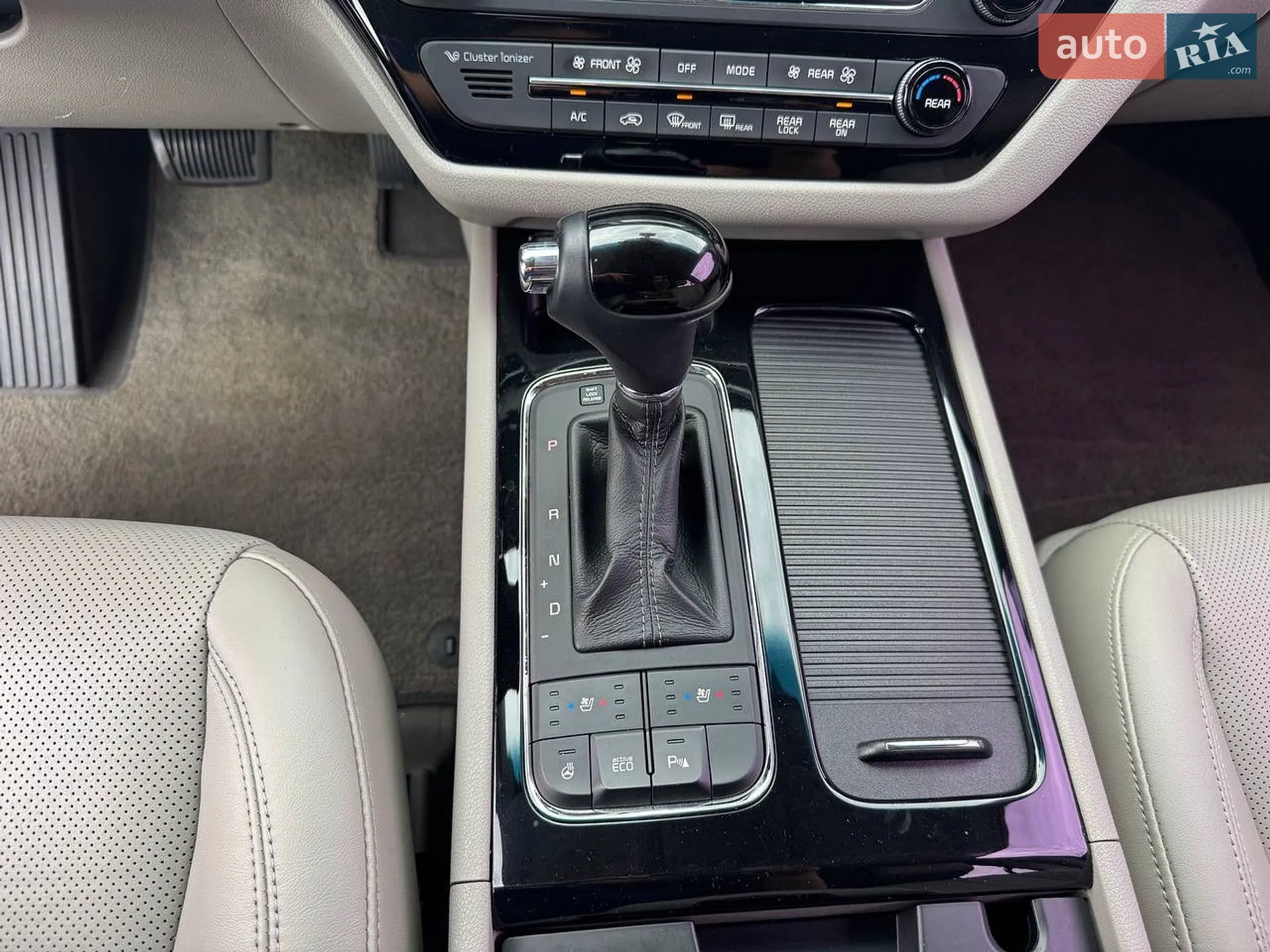 2016 Kia Carnival - мініатюра 29
