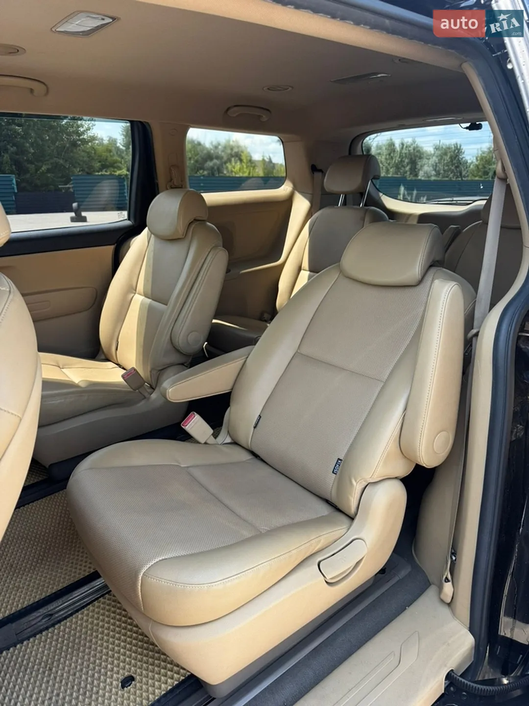 2016 Kia Carnival - мініатюра 9