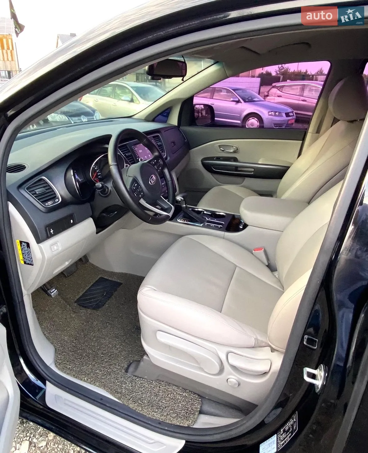 2018 Kia Carnival - мініатюра 19