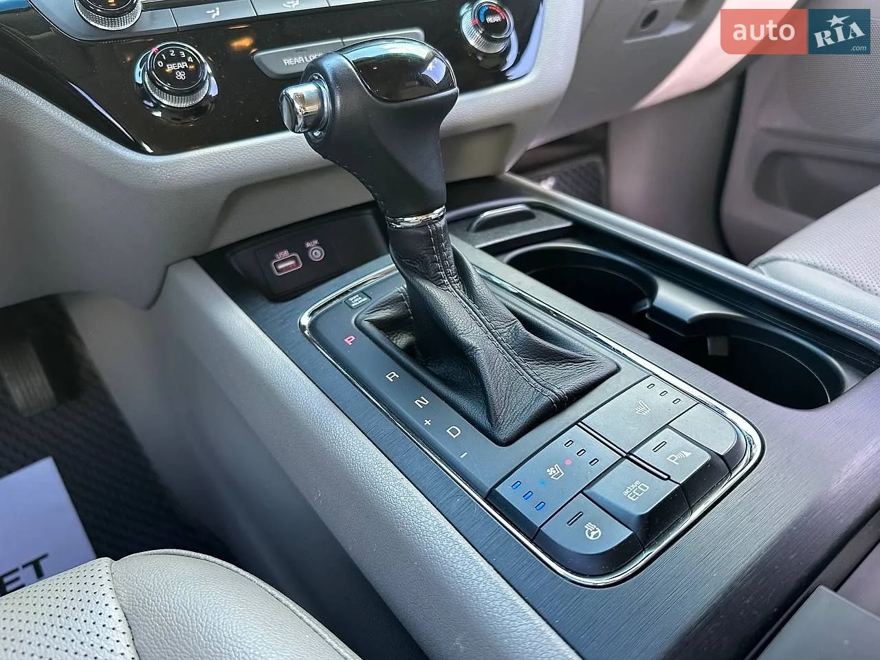 2015 Kia Carnival - мініатюра 9