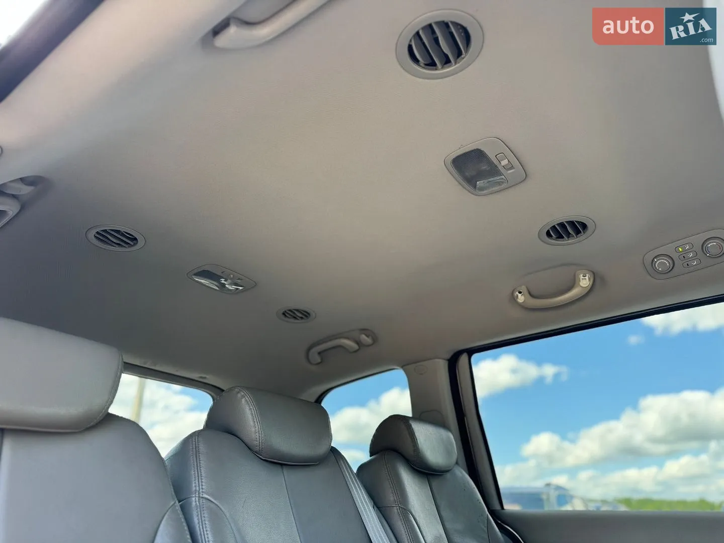 2011 Kia Carnival - мініатюра 34