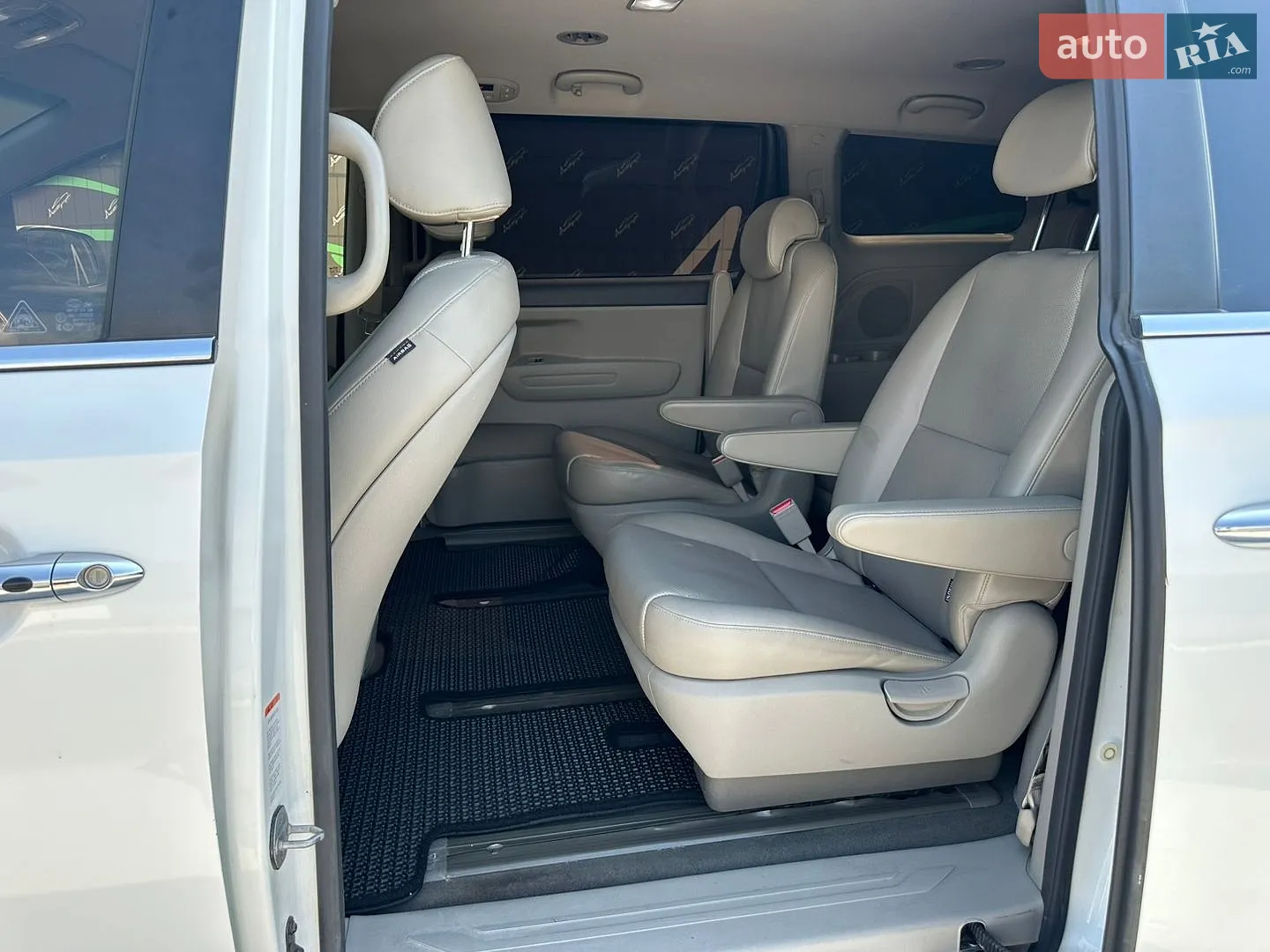 2016 Kia Carnival - мініатюра 18