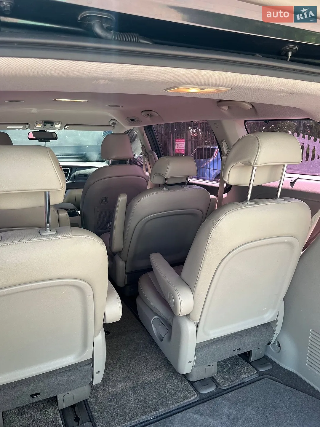 2016 Kia Carnival - мініатюра 18