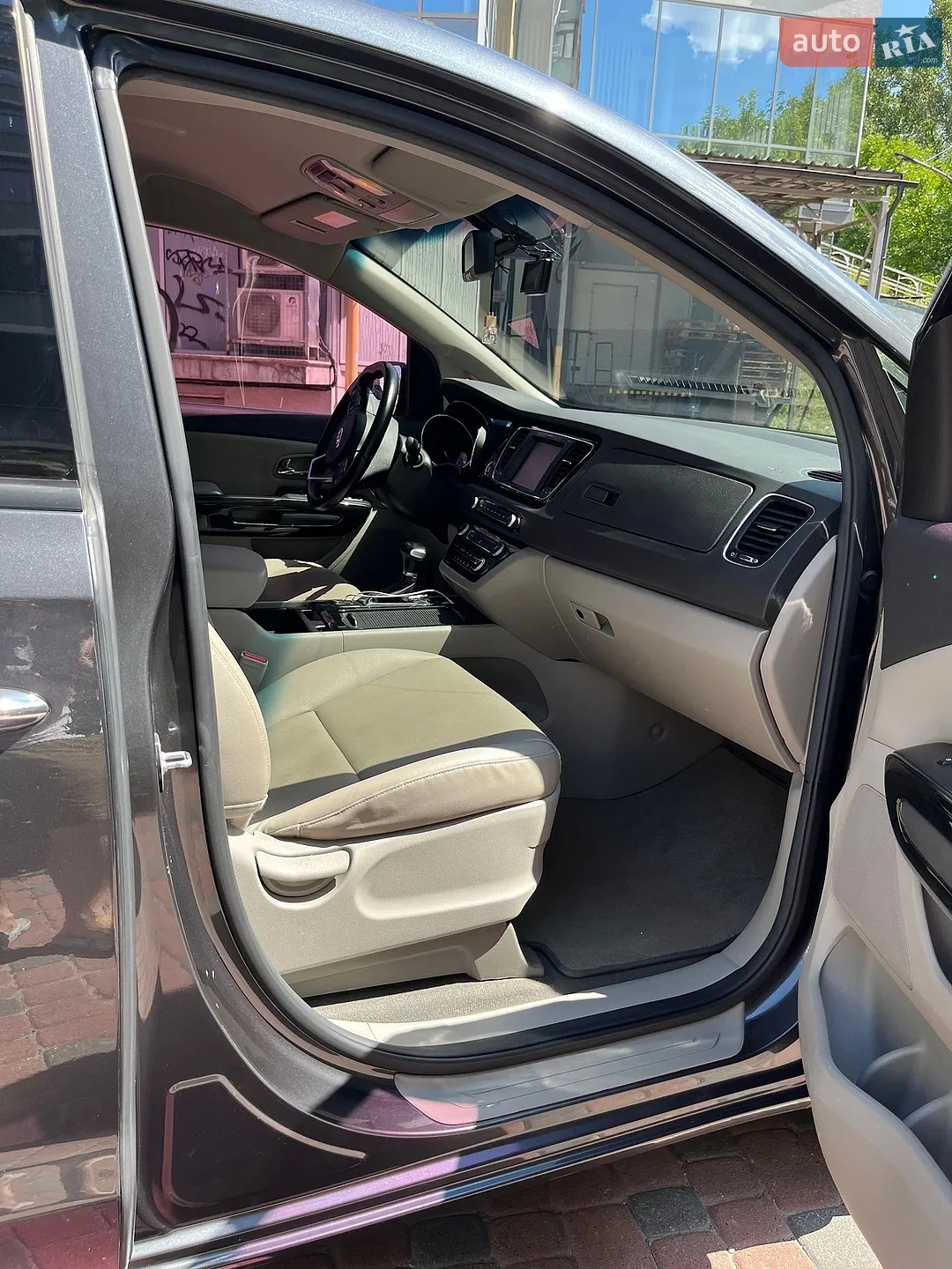 2016 Kia Carnival - мініатюра 21