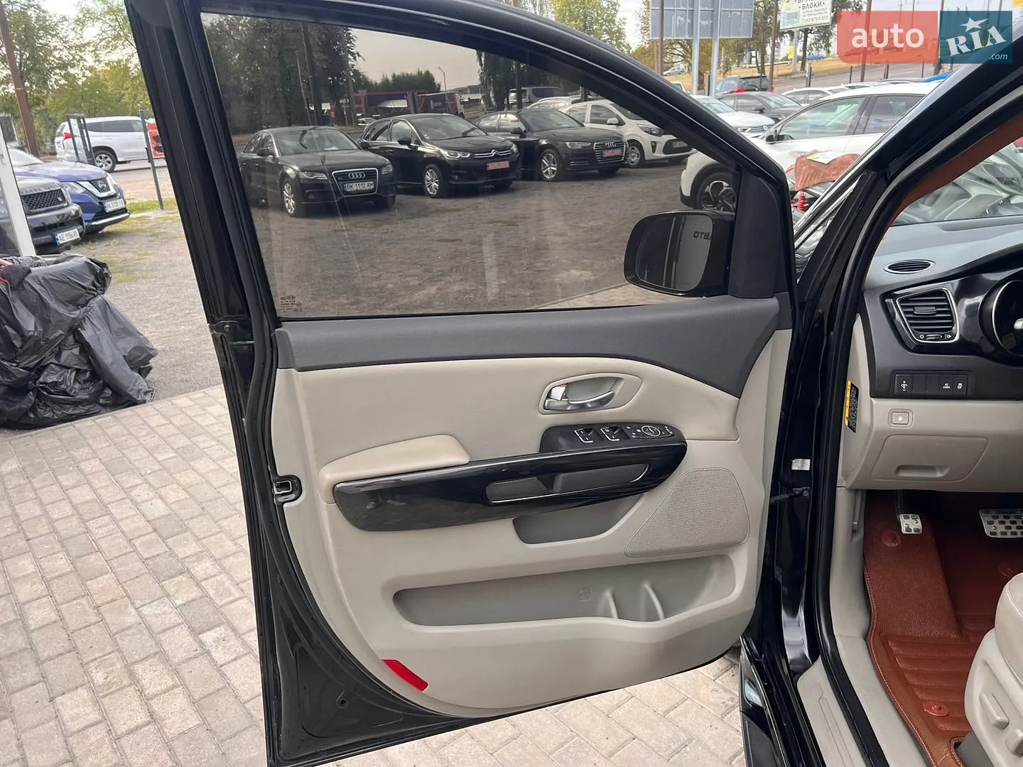 2016 Kia Carnival - мініатюра 9
